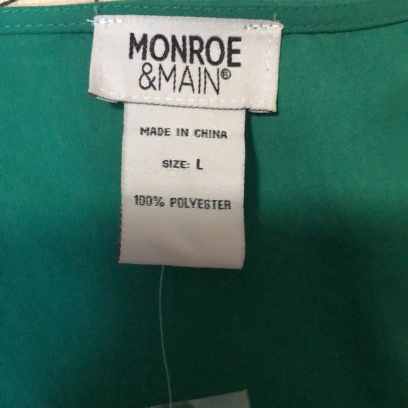 NWOT Monroe And Main Green Layered Crossover Wrap with Tie Flare Sleeve Top - Picture 7 of 8